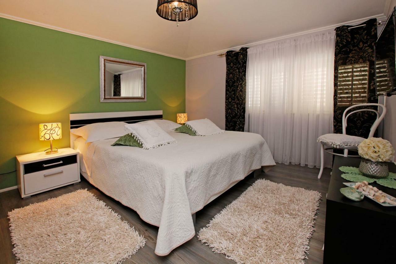 Apartment Ambroz Вела-Лука Экстерьер фото