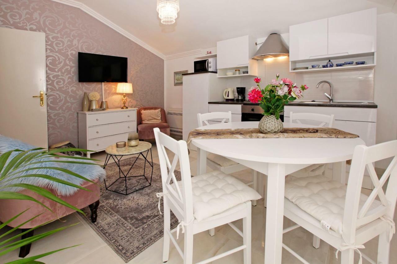 Apartment Ambroz Вела-Лука Экстерьер фото