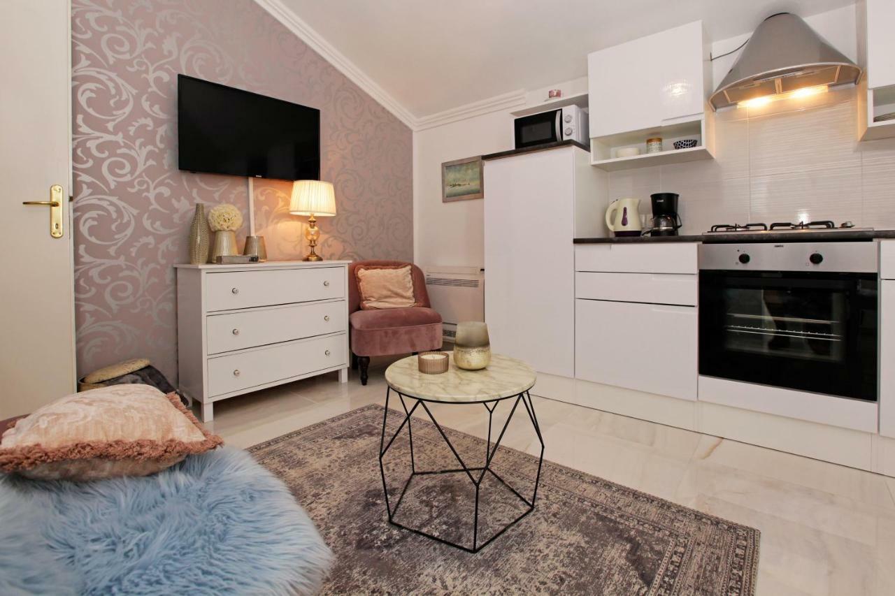 Apartment Ambroz Вела-Лука Экстерьер фото
