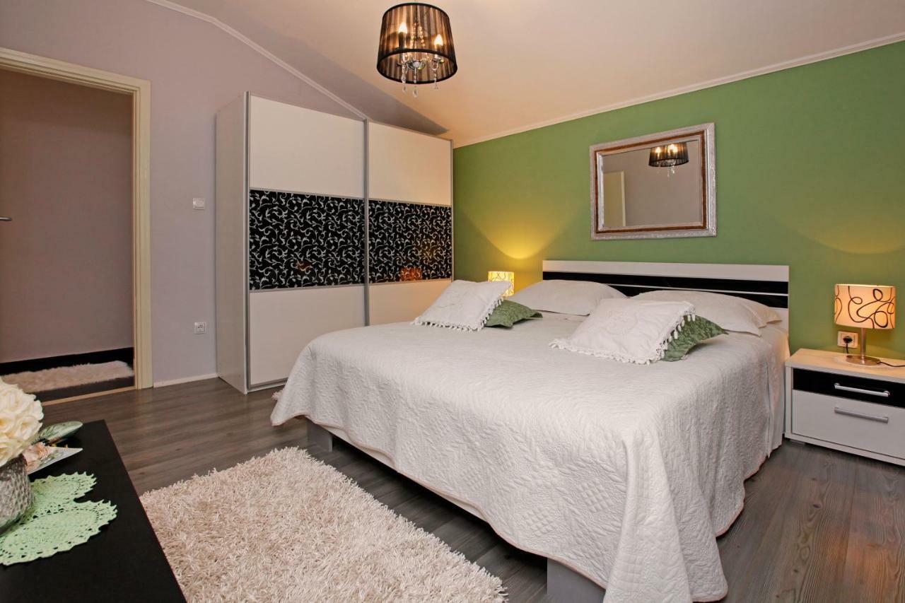 Apartment Ambroz Вела-Лука Экстерьер фото